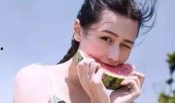 女生网红吃瓜图片,揭秘女生网红吃瓜背后的故事”